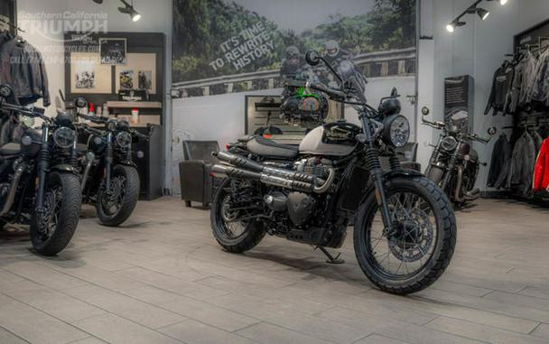 2025 Triumph Scrambler 900 Sapphire Black/Aluminium Silver