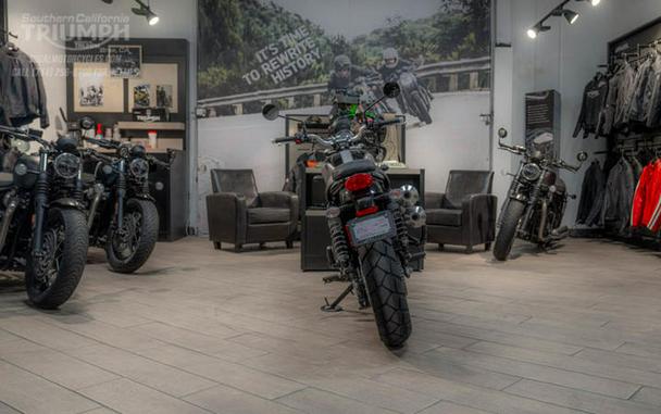 2025 Triumph Scrambler 900 Sapphire Black/Aluminium Silver