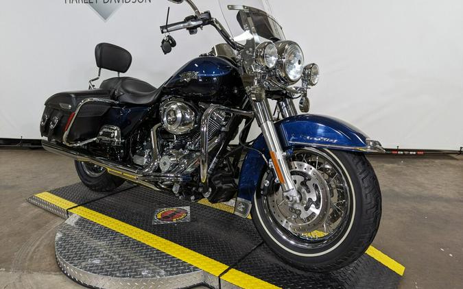 2012 Harley-Davidson Road King Classic Big Blue Pearl/Vivid Black