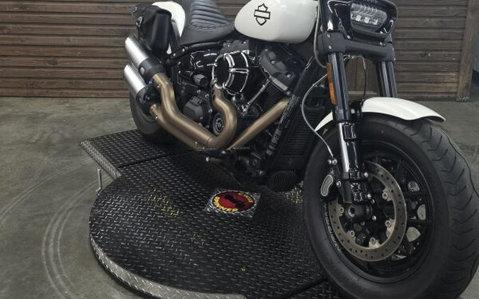 2018 Harley-Davidson® Fat Bob® BNVL SALT DENIM