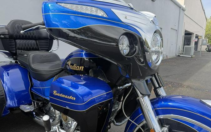 2018 Indian Motorcycle® Roadmaster® Elite ABS Cobalt Candy / Black Crystal w/ 23K Gold Trim