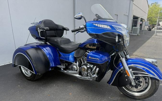2018 Indian Motorcycle® Roadmaster® Elite ABS Cobalt Candy / Black Crystal w/ 23K Gold Trim