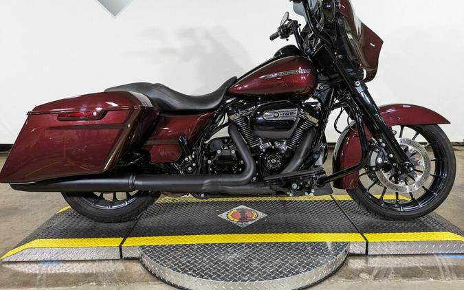 2018 Harley-Davidson Street Glide Special Twisted Cherry