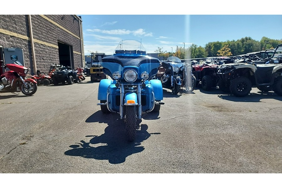 2011 Harley-Davidson® TRIKE TRI GLIDE ULTRA CLASSIC 103" - COOL BLUE PEARL