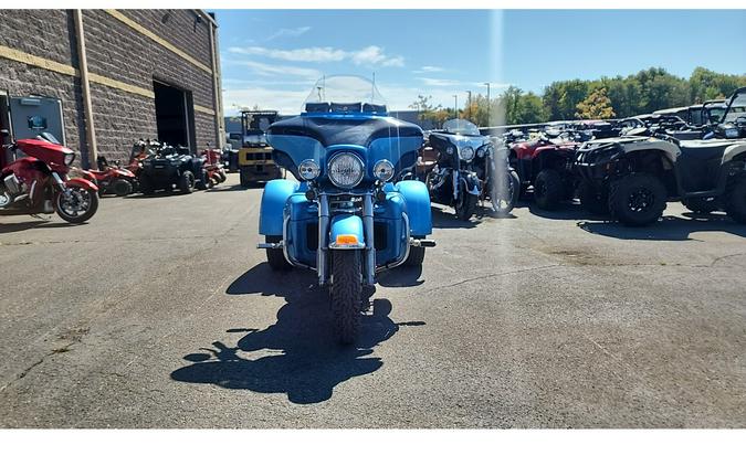 2011 Harley-Davidson® TRIKE TRI GLIDE ULTRA CLASSIC 103" - COOL BLUE PEARL