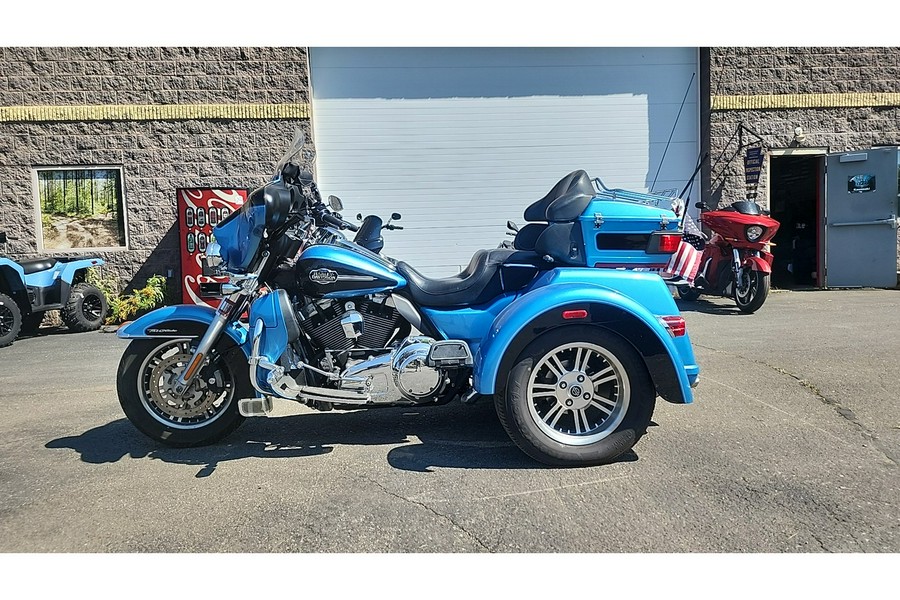 2011 Harley-Davidson® TRIKE TRI GLIDE ULTRA CLASSIC 103" - COOL BLUE PEARL