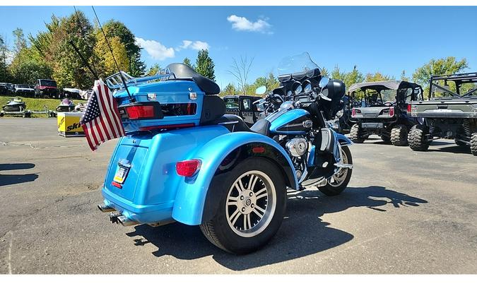 2011 Harley-Davidson® TRIKE TRI GLIDE ULTRA CLASSIC 103" - COOL BLUE PEARL