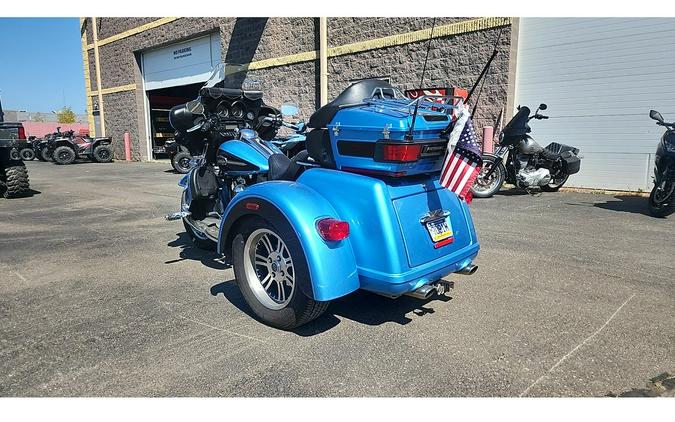 2011 Harley-Davidson® TRIKE TRI GLIDE ULTRA CLASSIC 103" - COOL BLUE PEARL