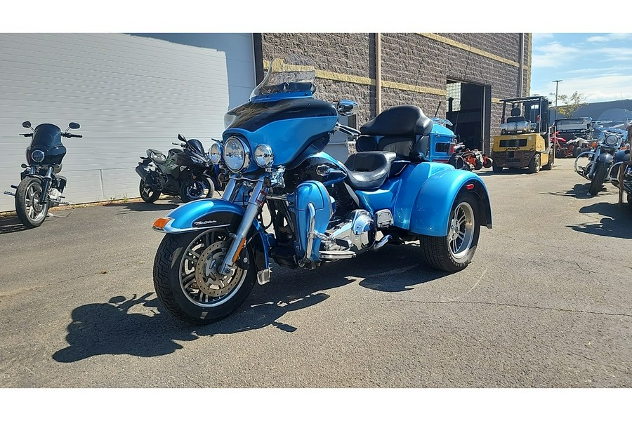 2011 Harley-Davidson® TRIKE TRI GLIDE ULTRA CLASSIC 103" - COOL BLUE PEARL