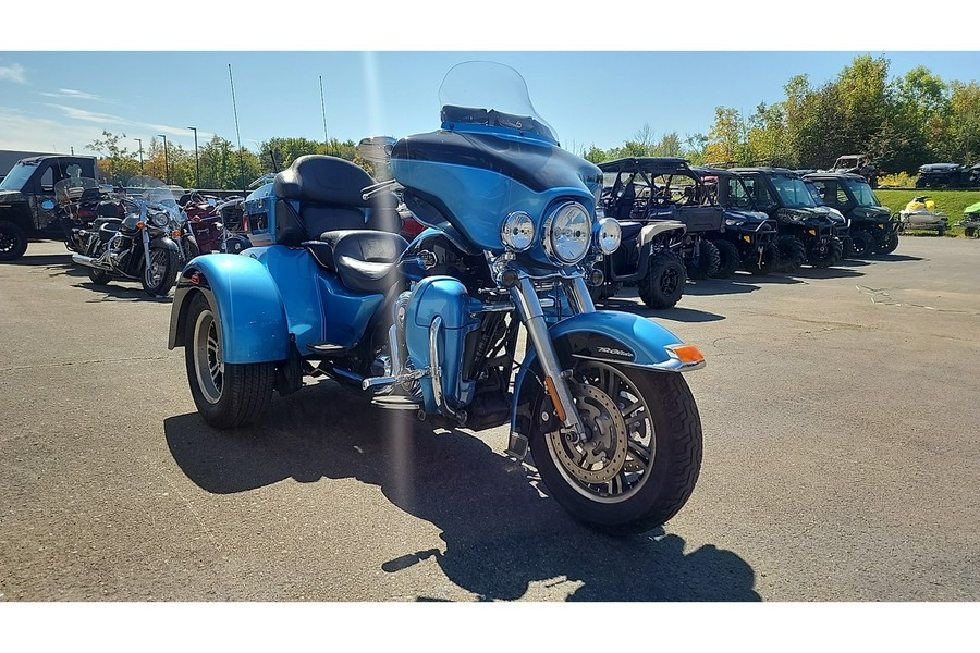 2011 Harley-Davidson® TRIKE TRI GLIDE ULTRA CLASSIC 103" - COOL BLUE PEARL
