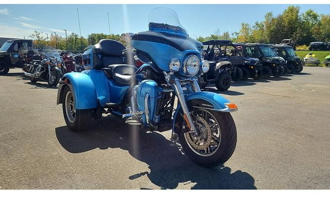 2011 Harley-Davidson® TRIKE TRI GLIDE ULTRA CLASSIC 103" - COOL BLUE PEARL