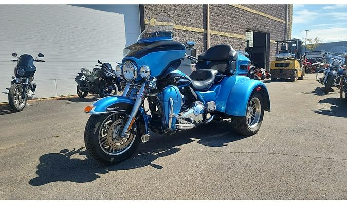 2011 Harley-Davidson® TRIKE TRI GLIDE ULTRA CLASSIC 103" - COOL BLUE PEARL