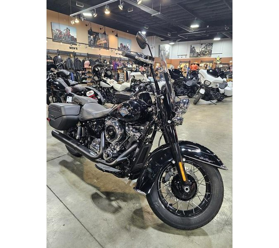 2025 Harley-Davidson® FLHC - Heritage Classic
