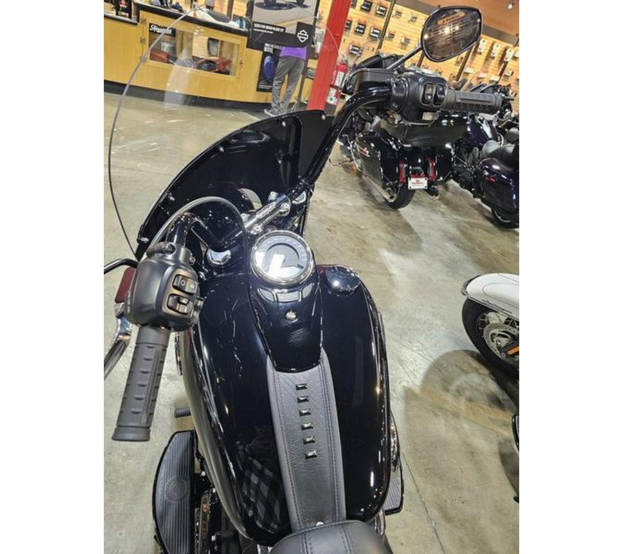 2025 Harley-Davidson® FLHC - Heritage Classic