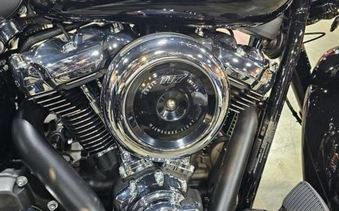 2025 Harley-Davidson® FLHC - Heritage Classic