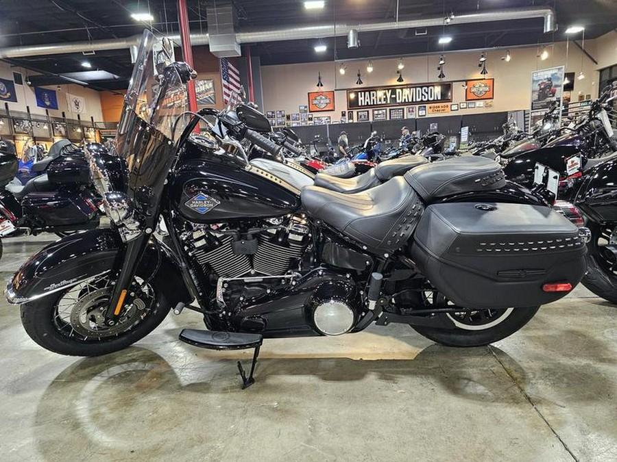 2025 Harley-Davidson® FLHC - Heritage Classic