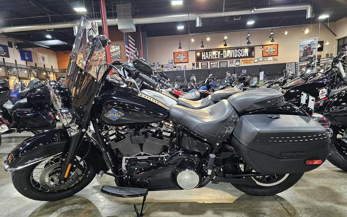 2025 Harley-Davidson® FLHC - Heritage Classic