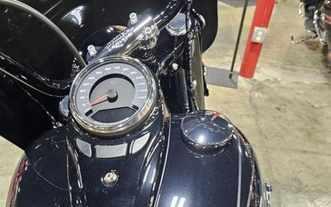 2025 Harley-Davidson® FLHC - Heritage Classic