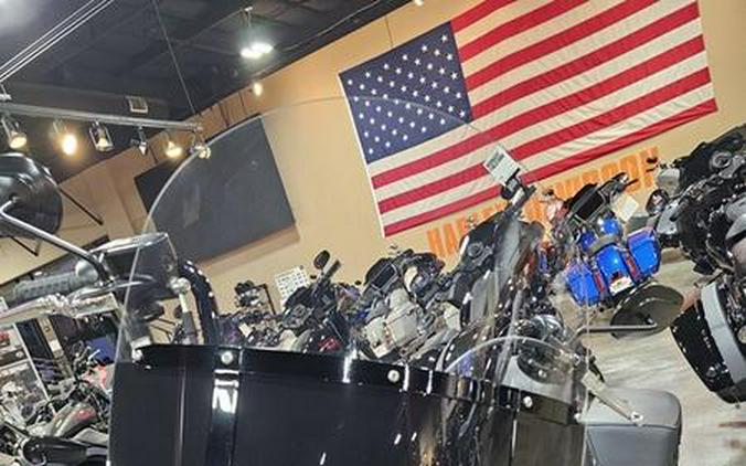 2025 Harley-Davidson® FLHC - Heritage Classic