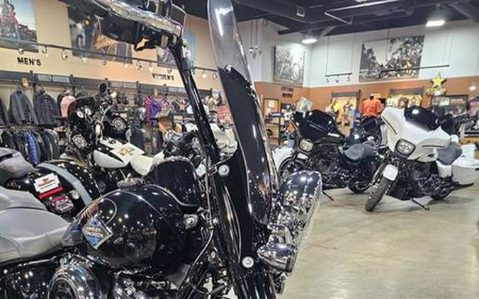 2025 Harley-Davidson® FLHC - Heritage Classic