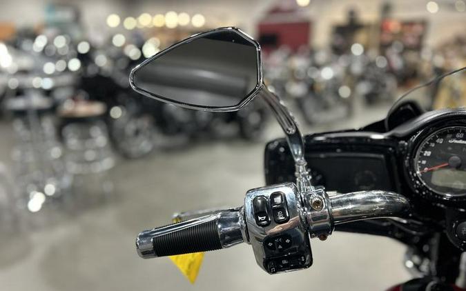 2020 Indian Motorcycle® Chieftain® Elite Thunder Black Vivid Crystal/Wildfire Red Candy