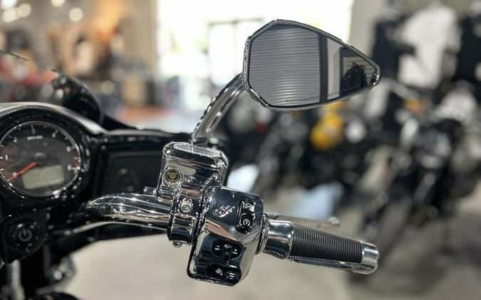 2020 Indian Motorcycle® Chieftain® Elite Thunder Black Vivid Crystal/Wildfire Red Candy