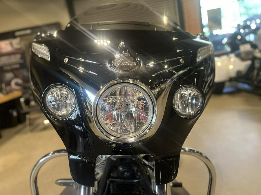 2019 Indian Motorcycle® Chieftain® Classic Thunder Black