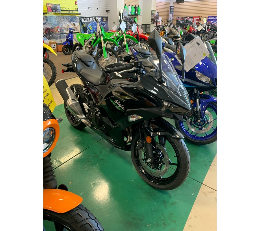 2024 Kawasaki Ninja® 500 Base