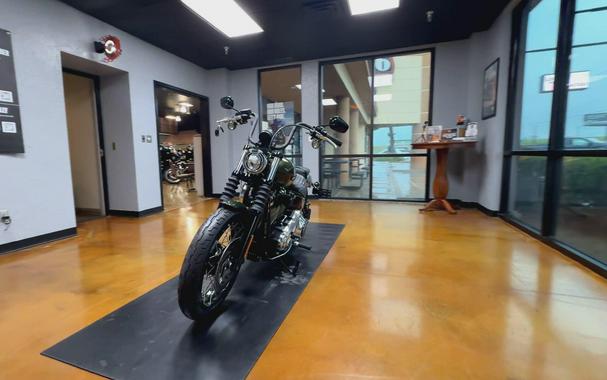 2026 Harley-Davidson® Street Bob® Olive Steel Metallic Chrome Cast Wheels