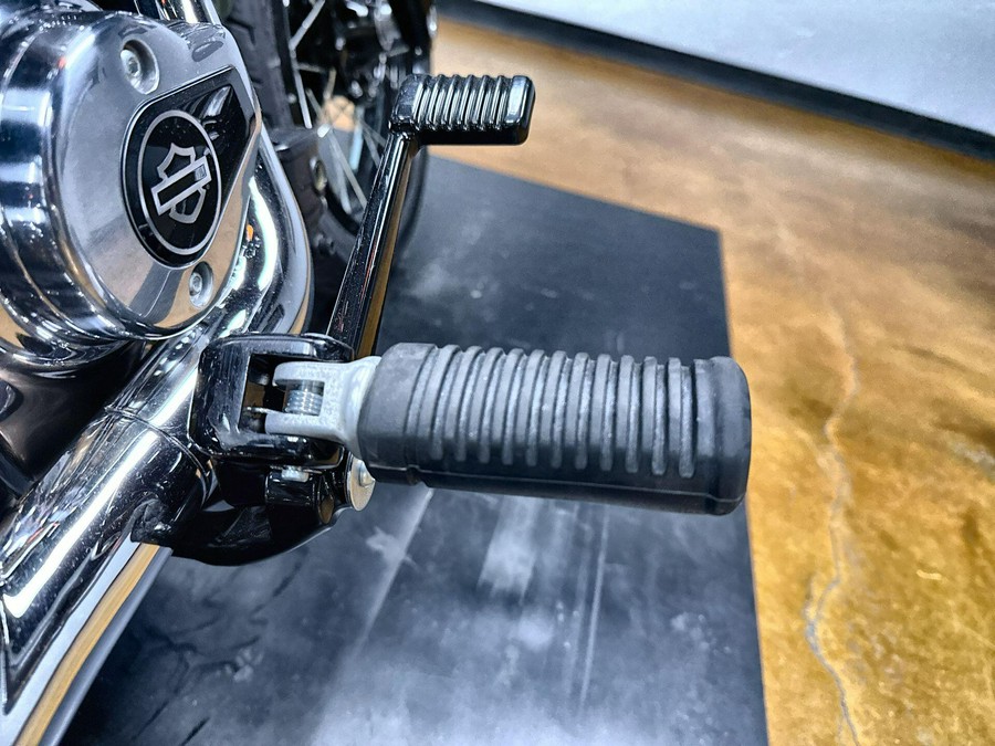 2026 Harley-Davidson® Street Bob® Olive Steel Metallic Chrome Cast Wheels