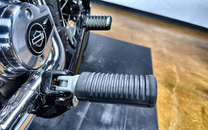 2026 Harley-Davidson® Street Bob® Olive Steel Metallic Chrome Cast Wheels