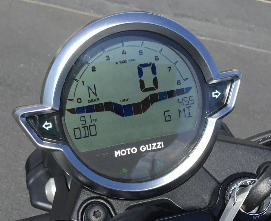 2024 Moto Guzzi V7 Stone