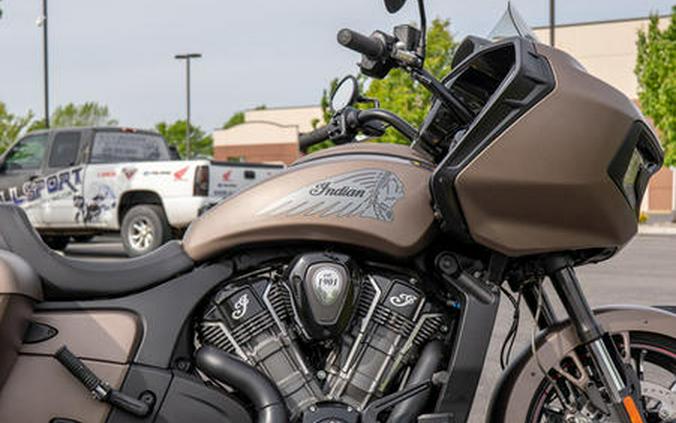 2021 Indian Motorcycle® Challenger® Dark Horse Bronze Smoke