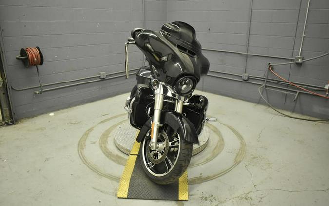 2017 Harley-Davidson® FLHX - Street Glide®
