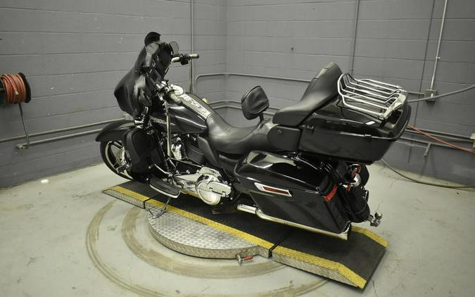 2017 Harley-Davidson® FLHX - Street Glide®