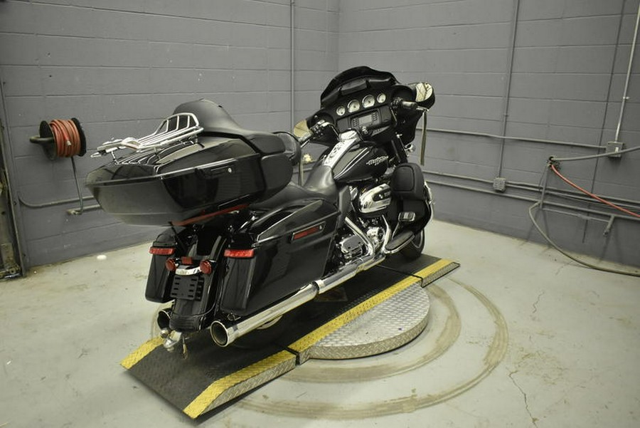 2017 Harley-Davidson® FLHX - Street Glide®
