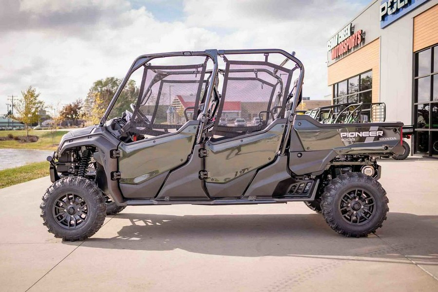 2025 Honda® Pioneer 1000-6 Deluxe Crew