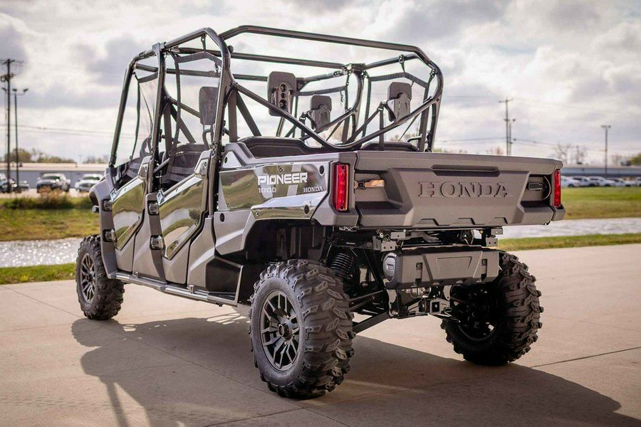 2025 Honda® Pioneer 1000-6 Deluxe Crew