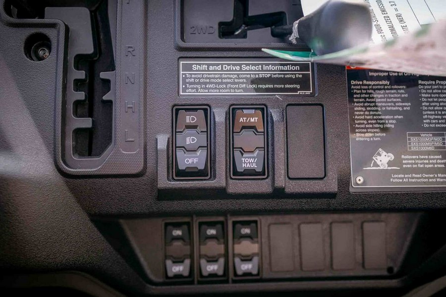 2025 Honda® Pioneer 1000-6 Deluxe Crew