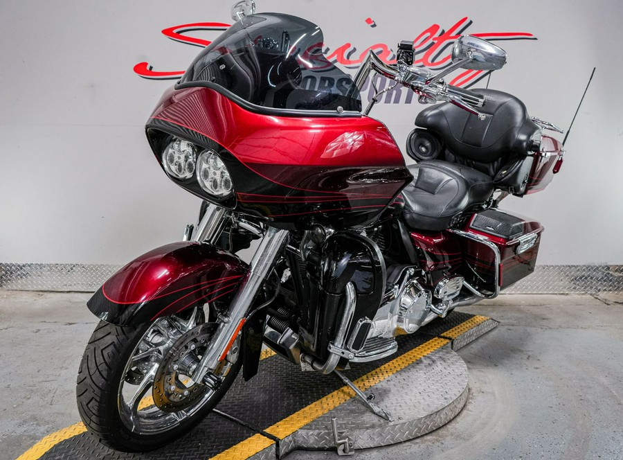 2011 Harley-Davidson CVO™ Road Glide® Ultra