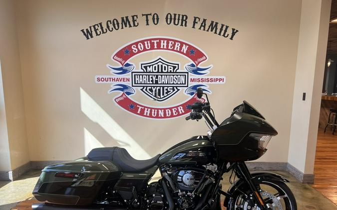 New 2026 Harley-Davidson Road Glide Grand American Touring Motorcycle For Sale Near Memphis, TN
