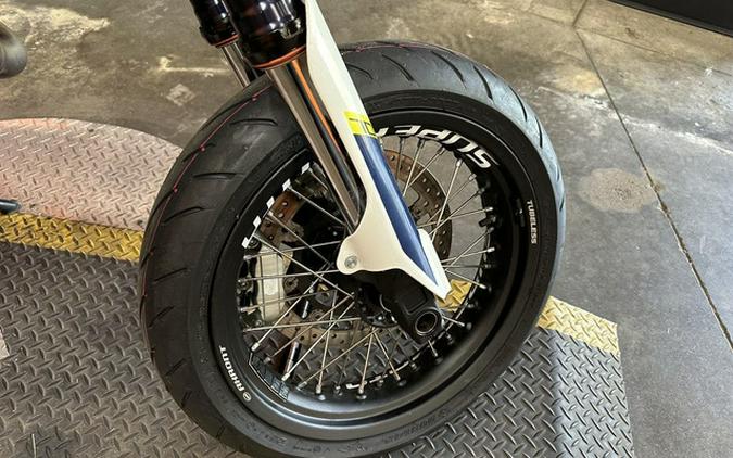 2019 Husqvarna Supermoto 701