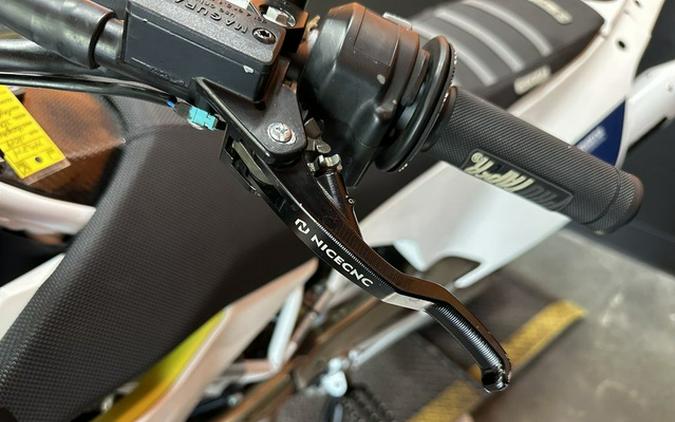 2019 Husqvarna Supermoto 701