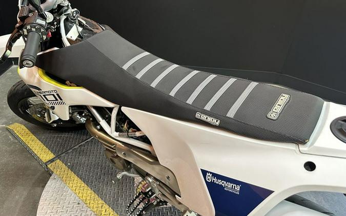 2019 Husqvarna Supermoto 701