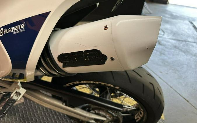 2019 Husqvarna Supermoto 701