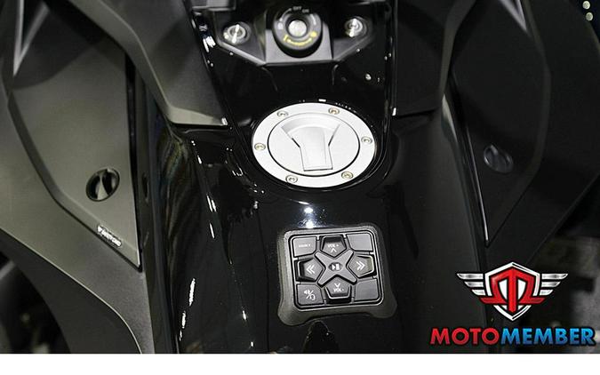 2022 Can-Am Spyder F3 Limited Dark Wheels