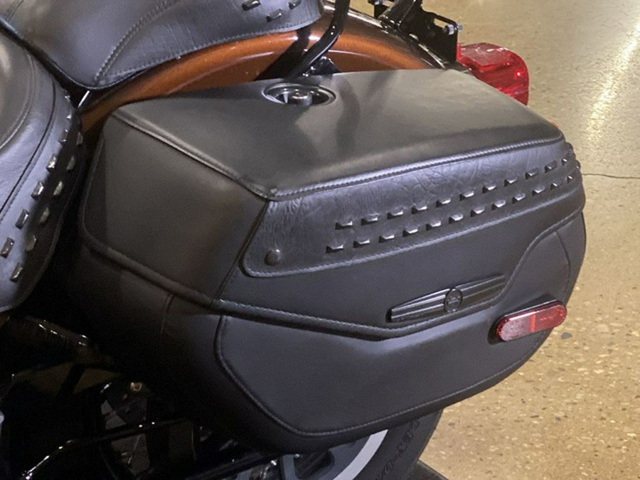 2019 Harley-Davidson FLHCS - Heritage Classic 114