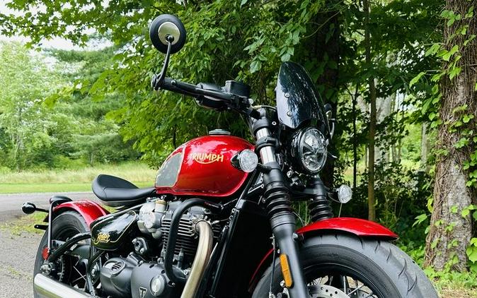 2022 Triumph Bonneville Bobber Gold Line Carnival Red/Sapphire Black