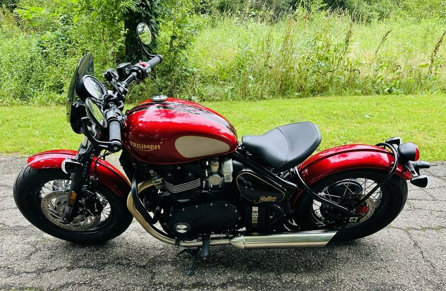 2022 Triumph Bonneville Bobber Gold Line Carnival Red/Sapphire Black