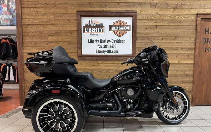 2026 Harley-Davidson® Street Glide 3 Limited Vivid Black Black Trim FLHLT